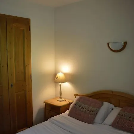 Apartment 2 Bedroom In Stone's Throw From Prairon Lift *