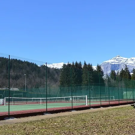 2 Bedroom In Stone's Throw From Prairon Lift Apartment