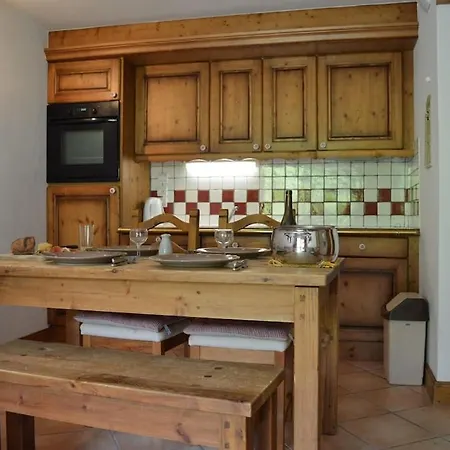 Apartment 2 Bedroom In Stone's Throw From Prairon Lift *