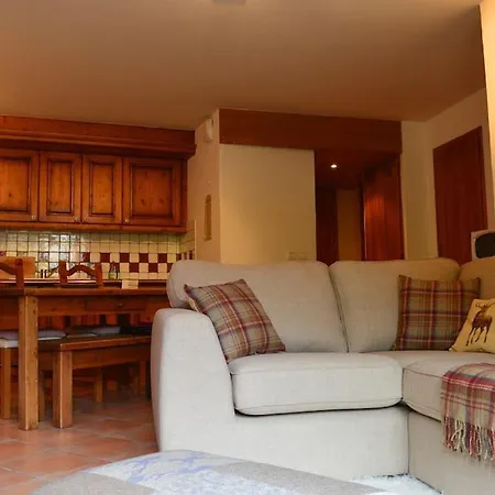 2 Bedroom In Stone's Throw From Prairon Lift Apartment Les Houches