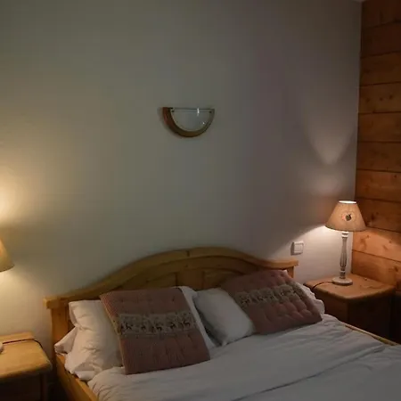 2 Bedroom In Stone's Throw From Prairon Lift Apartment