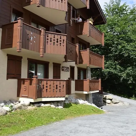 2 Bedroom In Stone's Throw From Prairon Lift Apartment *