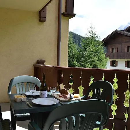 2 Bedroom In Stone's Throw From Prairon Lift Apartman